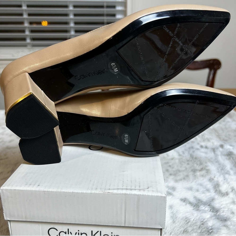 NIB Calvin Klein Nita Leather Heeled Pumps sz 6.5 Nude  Desert Sand - Picture 12 of 14